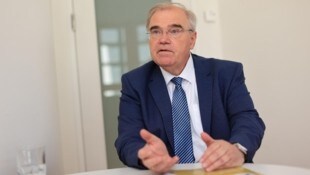 Ex-Justizminister Brandstetter wird LH Doskozil wegen Aussagen in dessen Buch medienrechtlich ...