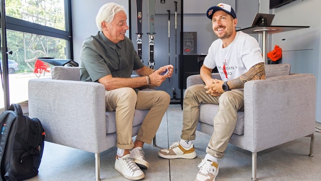 Marcel Hirscher in conversation with the "Krone" after the big press conference (Bild: Sven Thomann)