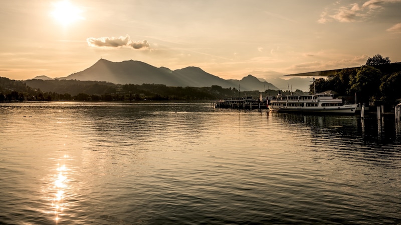 Sonnenaufgang in Luzern (Bild: Switzerland Tourism)