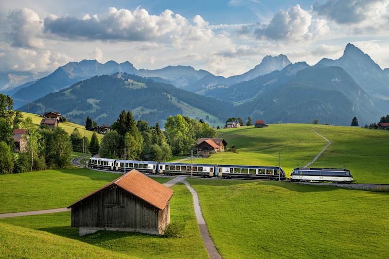 GoldenPass Express bei Schönried (Bild: Travel Switzerland , 2022, Fotograf: Tobias Ryser)