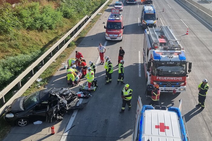 Mehrere Fahrspuren mussten gesperrt werden.