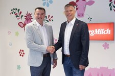 SalzburgMilch-Geschäftsführer Andreas Gasteiger (li.) und Thomas Thor. (Bild: SalzburgMilch/König)