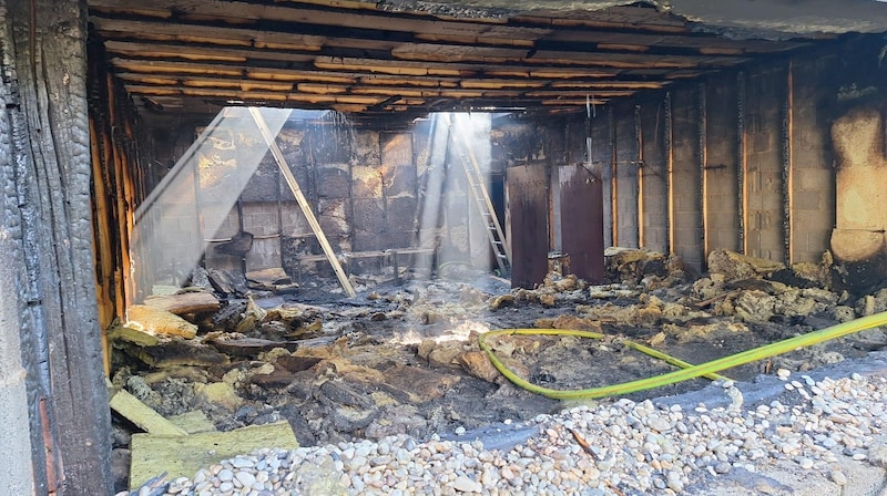 Die große Halle des Schießstands brannte aus (Bild: FF Ebelsberg)