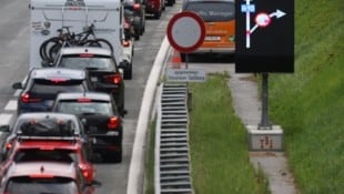 Auf der A10 soll in Zukunft vor den Tunnelbaustellen über die Geschwindigkeit der Stau reduziert ...