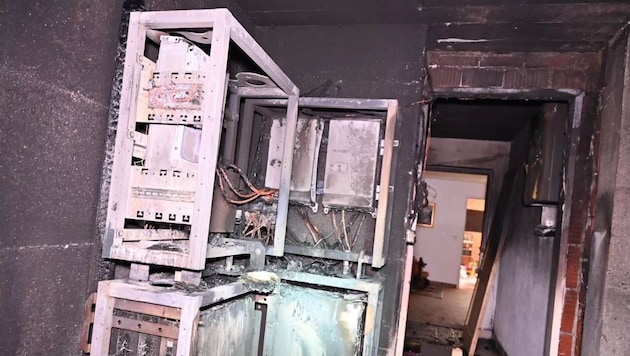 The destroyed battery storage unit in the cellar of a house in Steyregg (Bild: Werner Kerschbaummayr/Team Fotokerschi.at/Simon Brandstätter)