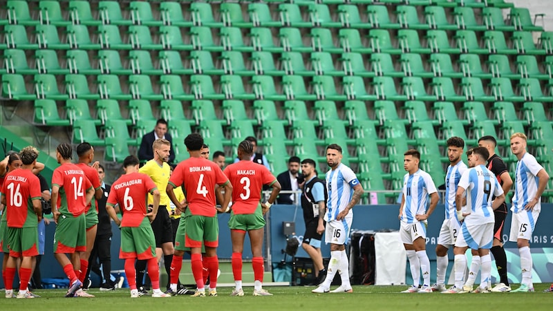 Die Partie wurde ohne Zuschauer zu Ende gespielt. (Bild: AFP)