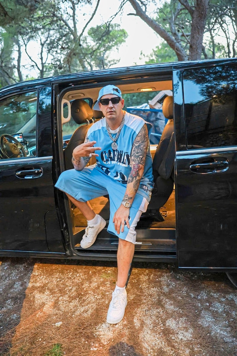 Lässiger Auftritt: Money Boy, alias Sebastian Meisinger. (Bild: Scharinger Daniel/Pressefoto Scharinger © Daniel Scharinger)