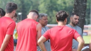 Dornbirn-Coach Eric Orie (Mitte) und sein Team wollen den zweiten Sieg. (Bild: Peter Weihs/Kronenzeitung)