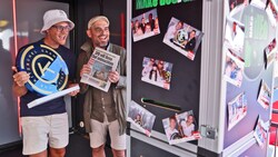 Arvid Auner und Andreas Mauerhofer (rechts) posieren vor der „Krone“-Fotobox.  (Bild: Birbaumer Christof/Christof Birbaumer / Kronen Zeitung)