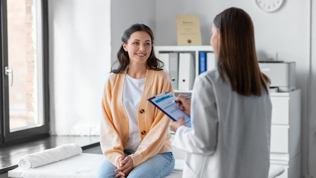 One demand from Burgenland is to create more part-time cashier positions in order to make the job more attractive for female doctors. (Bild: lev dolgachov)