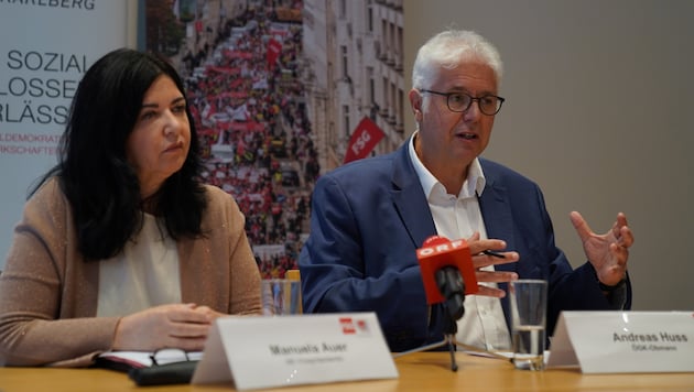 AK Vice-President Manuela Auer and ÖGK Chairman Andreas Huss are calling for more attractive health insurance fund positions and numerous changes to the existing system. (Bild: ÖGB Vorarlberg)