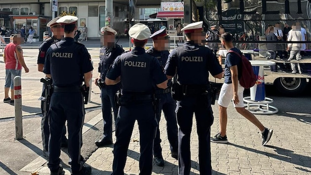 Auch die Polizei war im Einsatz. (Bild: zVg, Krone KREATIV)