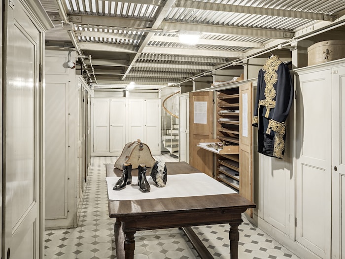Hier hatten die Hof-Bediensteten ihre Garderobe.
