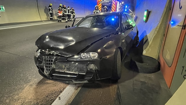 Die junge Lenkerin wurde verletzt ins Krankenhaus nach Bregenz gebracht. (Bild: Maurice Shourot)