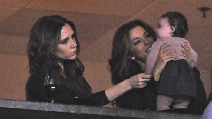 Eva Longoria mit Victoria Beckham und Harper Beckham als Baby