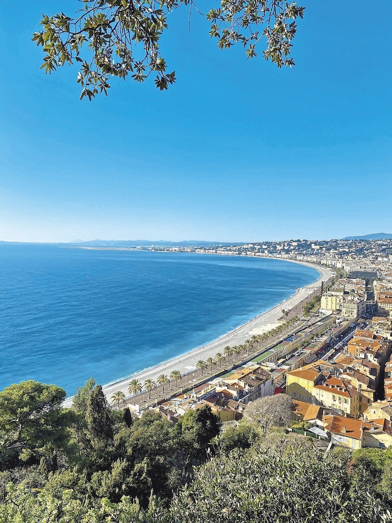 ... und geht dafür entlang der Promenade des Anglais in Nizza spazieren, einer sieben Kilometer langen Uferstraße mit dem Stadtstrand der französischen Küstenstadt. (Bild: OTM NCA)