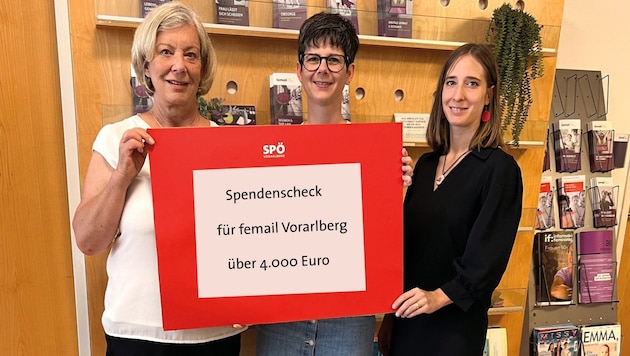 Gabi Sprickler Falschlunger with Lea Putz-Erath, Managing Director of femail and Stefanie Matei, SPÖ Women's Chairwoman in Vorarlberg (from left). (Bild: SPÖ Vorarlberg)