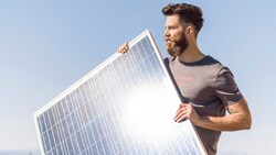 Die Effizienz von Solarmodulen hat sich stetig verbessert. Moderne Module erreichen bis zu 230 Watt Peak (Wp) pro Quadratmeter. (Bild: Krone Sonne)