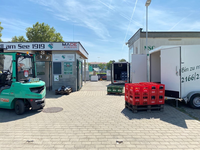 Es herrscht viel Betrieb in Neusiedl. Auf Rapid wartet ein Schmuckkästchen. (Bild: Steiger)