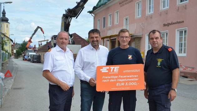 TE Connectivity was also impressed by the fire department's effectiveness and has now donated 3000 euros. (Bild: BFK WT / St. Mayer)