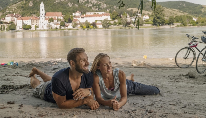 Why travel to the sea? Sandy beaches like those in southern climes can also be found on the Danube. (Bild: NÖ Donau/Andreas Hofer)