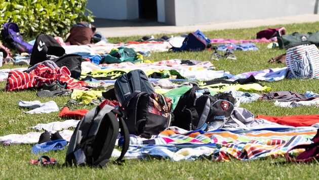 Viele Wertsachen bleiben zurück, wenn die Besitzer im Wasser planschen. (Bild: Pressefoto Scharinger © Daniel Scharinger)