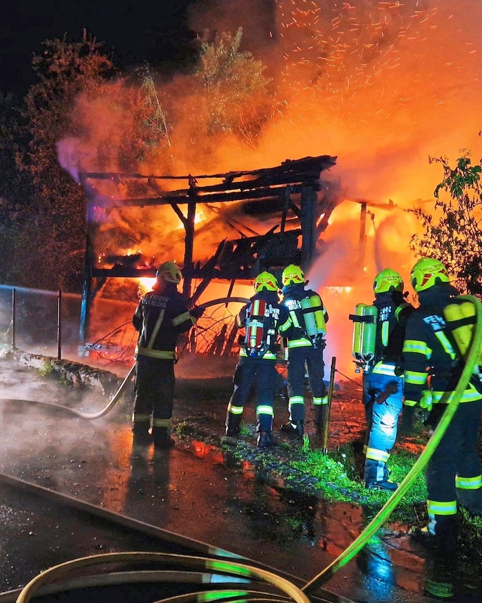Die Feuerwehrfrau (19) legte insgesamt dreimal Brände.