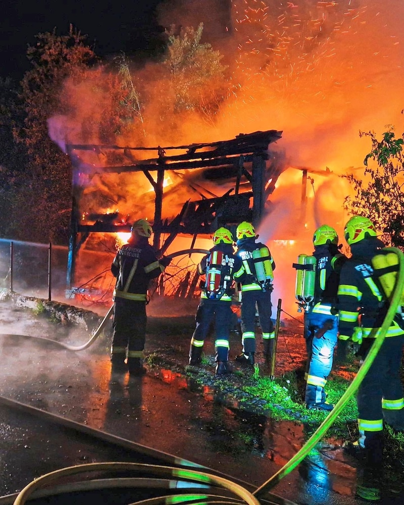 Die Feuerwehrfrau (19) legte insgesamt dreimal Brände. (Bild: FF Bad Mühllacken)