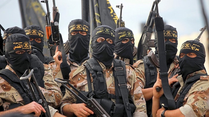 Radikale Islamisten erreichen insbesondere über soziale Medien zunehmend Jugendliche, die sich dadurch häufig radikalisieren.