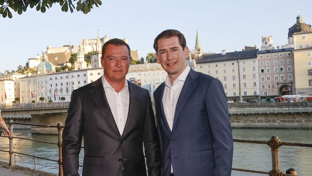 Markus Friesacher (left) and Sebastiian Kurz invited guests to Café Bazar for the second time this year, directly overlooking the Salzach. (Bild: Markus Tschepp)