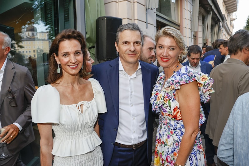 Isabell (left) and Jürgen Rauch eagerly exchanged ideas with Friesacher's life partner Elisabeth Eder (right). (Bild: Markus Tschepp)