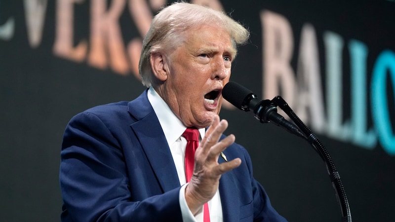 Donald Trump thinks nothing of his rival Kamala Harris and recently called her a "liar". He said she should "disappear as quickly as possible". He had previously told his voters that some claimed he had become "friendlier" since the assassination. However, he could not be nice to Harris. (Bild: AP Photo/Alex Brandon)