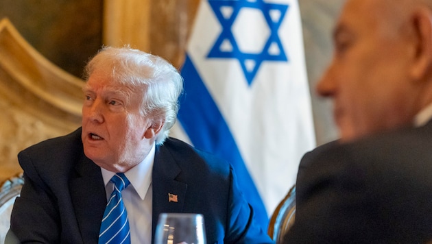 Donald Trump and Israeli Prime Minister Benjamin Netanyahu at Trump's Mar-a-Lago estate in Palm Beach on July 26. (Bild: AP)