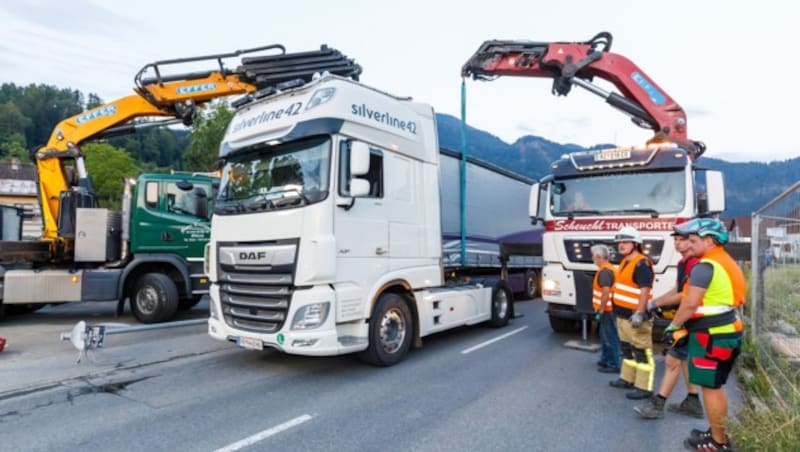 Die Bergearbeiten gestalteten sich aufwendig. (Bild: Bernd Hofmeister)