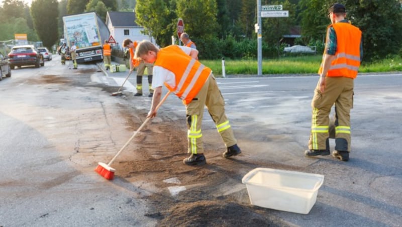 Die Florianijünger aus Ludesch, Nüziders und Thüringen waren im Einsatz. (Bild: Bernd Hofmeister)