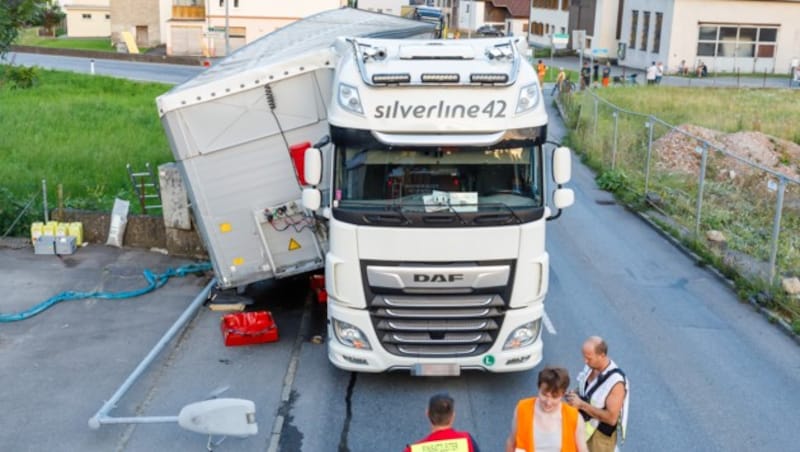 A lot of damage was caused, but no one was injured. (Bild: Bernd Hofmeister, Krone KREATIV)