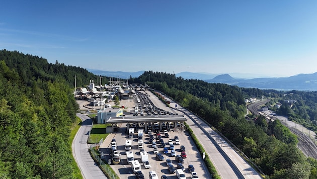 The Karawanken Autobahn was already jammed for miles on Saturday morning. (Bild: Sobe Hermann/Ersteller : Hermann Sobe , 9232 Rosegg, Urheberrecht , Credit -Photo by Medienservice HS Sobe)