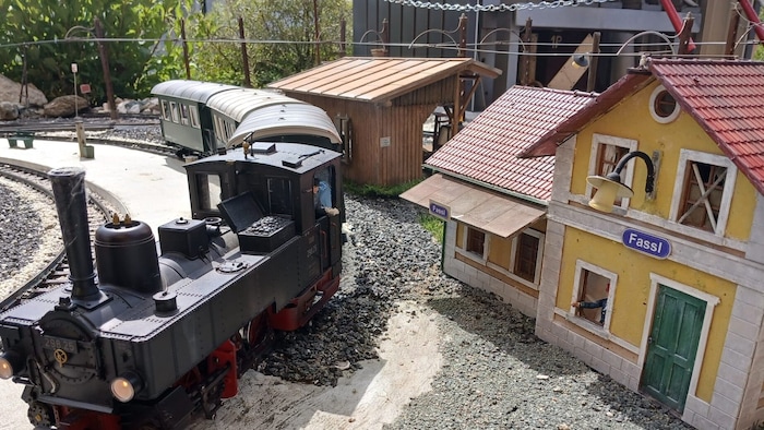 Auch Dutzende Figuren hat der Steirer eingbaut.