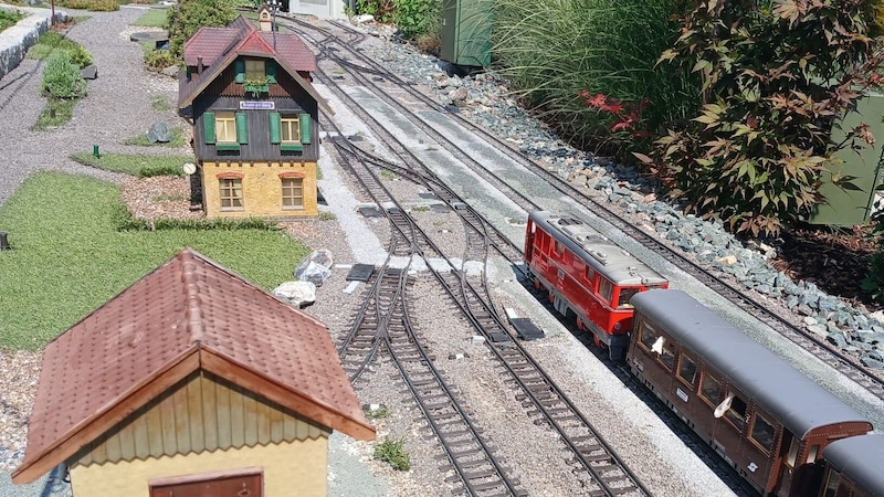 Mit viel Liebe zum Detail hat sich Grubelnik seine Miniaturwelt erschaffen. (Bild: Philipp Braunegger)