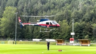 Der Polizeihubschrauber barg den Leichnam. (Bild: ZOOM Tirol)