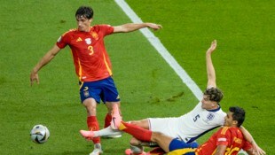 Robin Le Normand (mit der Nummer drei) im EM-Finale gegen England