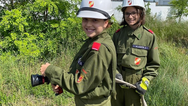 Wasser marsch! Die Feuerwehr-Mädls zeigen im Burgenland groß auf (Bild: LFV Burgenland)