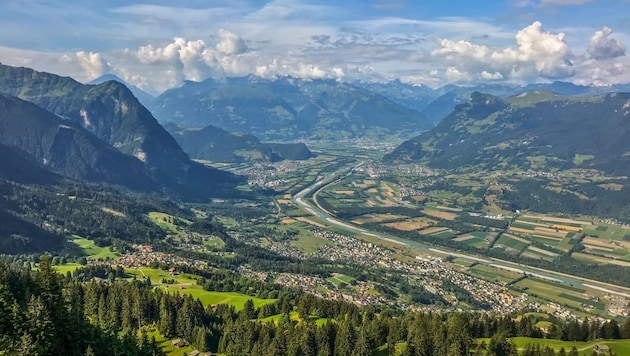 Geht es nach den Grünen, soll im Rheintal bald eine Straßenbahn ihre Kreise ziehen. (Bild: Kenny Vogt)