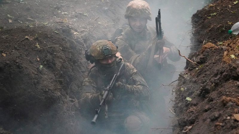 Set Samstagmorgen hat es 140 einzelne Gefechte in der Ukraine gegeben. (Bild: ASSOCIATED PRESS)