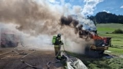 Brandeinsatz auf einem Hof in Altenmarkt (Bild: FF Altenmarkt)