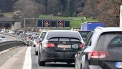 Die chronisch verstopfte A8 zwischen Salzburg und München soll ausgebaut werden (Bild: Wolfgang Spitzbart)