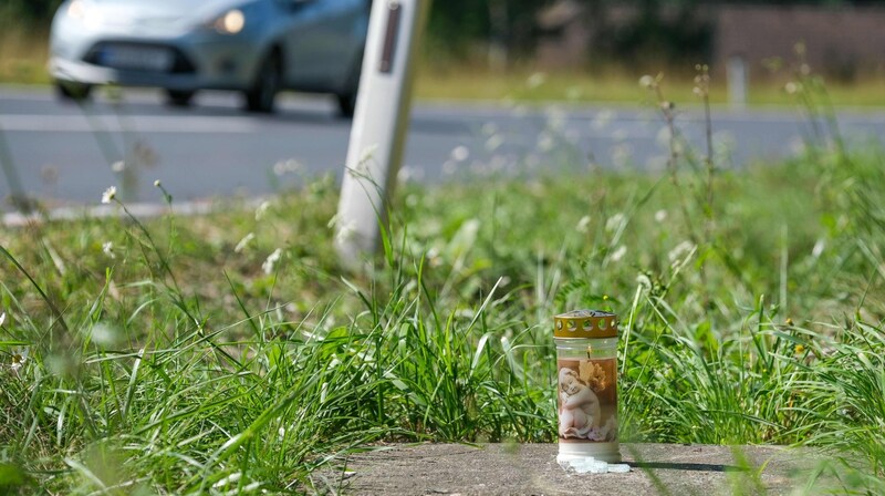 A candle at the scene of the accident commemorates the tragedy (Bild: Einöder Horst)