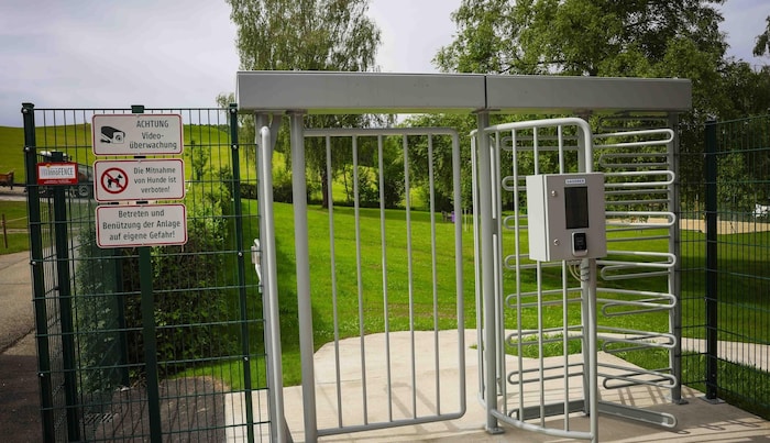In Lochen am See kann man nur mir Kartenzahlung ins Strandbad