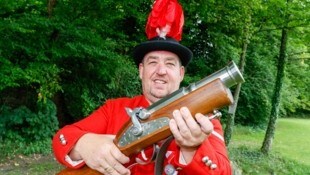 Die Stutzen sind erst vor gut 200 Jahren zur Bauernwehr dazugekommen. Ein paar Salven dürfen da ...