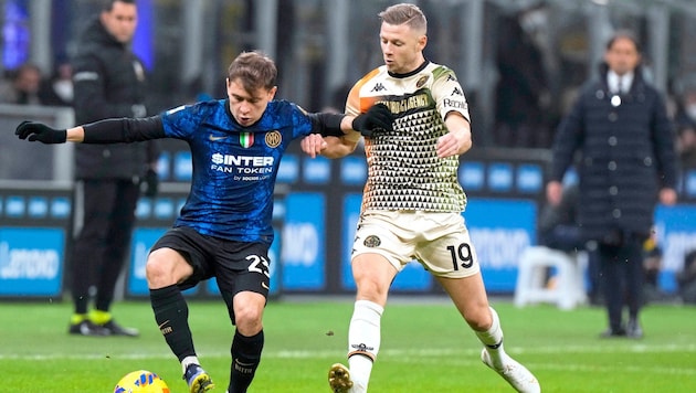 Nicolo Barella gegen Maximilian Ullmann (Bild: AP ( via APA) Austria Presse Agentur/Copyright 2022 The Associated Press. All rights reserved)